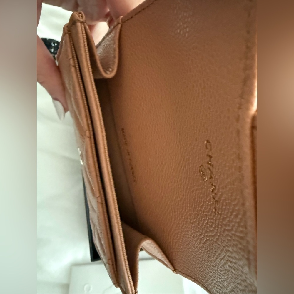 Chanel Classic Wallet Brown/Beige. Brand New Full Set with Receipt - Picture 3 of 4